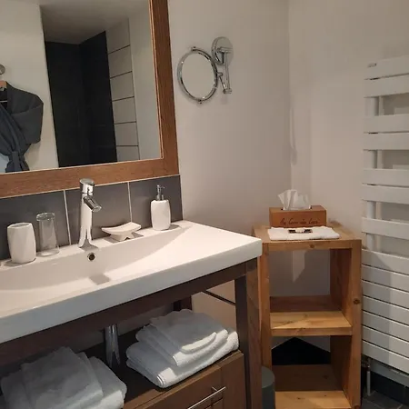 Alojamento de Acomodação e Pequeno-almoço Au Cœur Des Lacs - D'hôtes&spa 3*