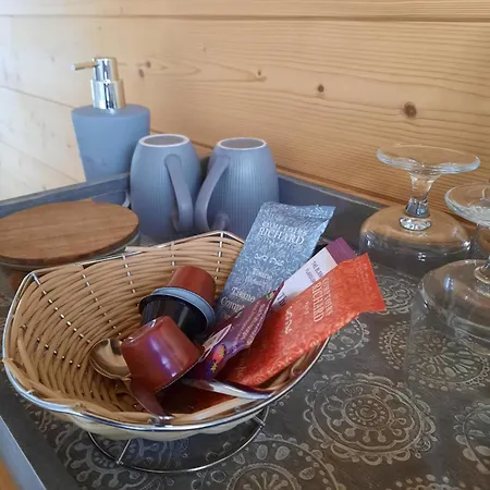 Au Coeur Des Lacs - D'hotes Bed & Breakfast 4*