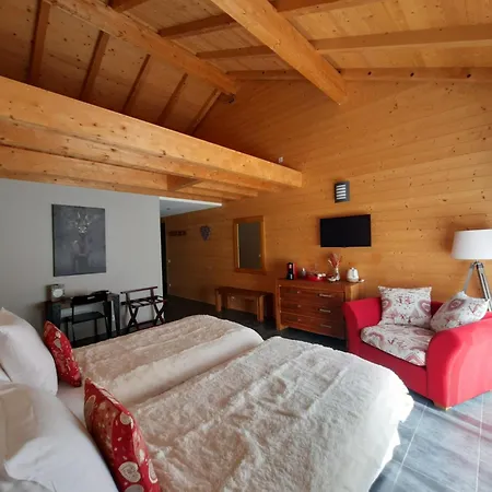Au Coeur Des Lacs - D'hotes Bed & Breakfast